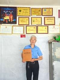 庆祝新中国成立76周年 全国名中医——汤明灯