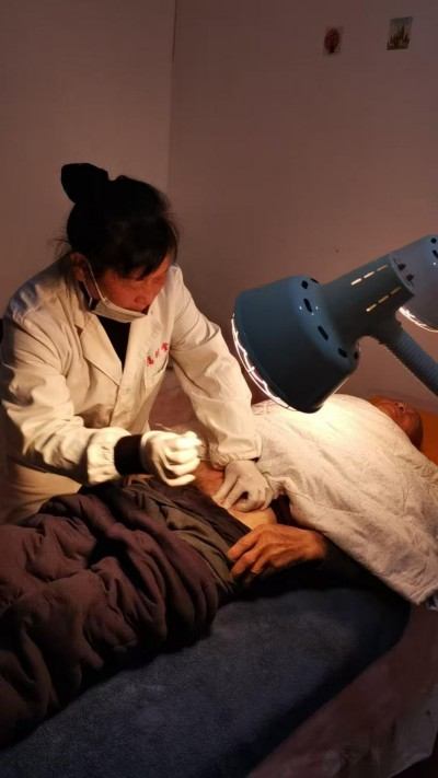 民族的精英  人民的楷模 中国妈妈爱心联盟  唐建华