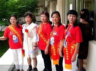 民族的精英  人民的楷模 中国妈妈爱心联盟  唐建华