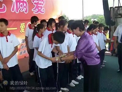 民族的精英  人民的楷模 中国妈妈爱心联盟  唐建华