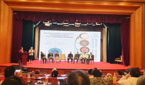 【诺贝尔奖孵化中心会客厅】 【诺贝尔化学/物理学/生理学或医学奖孵化课题：彭宏钟《茶素微量功能元素对碳基/氮基化合物生化/生理/生核反应健康因子数理化基础宏微分析》】