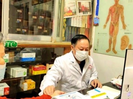 国粹承初心 中医献两会 著名中医——钱国锋